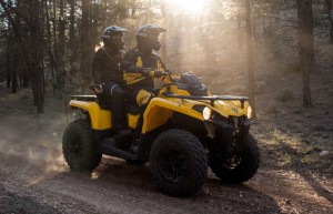 2015-Can-Am-Outlander-L-450-MAX-Action-02