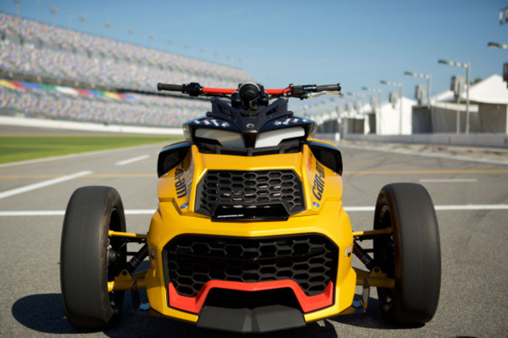 Can-Am-Spyder-F3-Turbo-Concept-3-590x393
